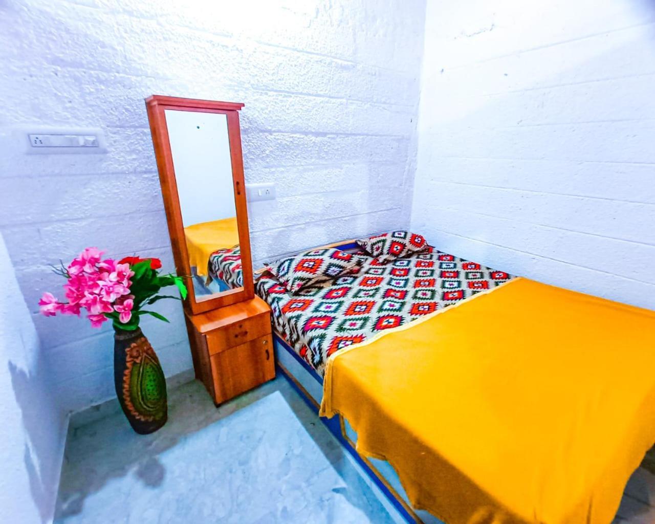 Sahara Family Homestay Mysore Extérieur photo